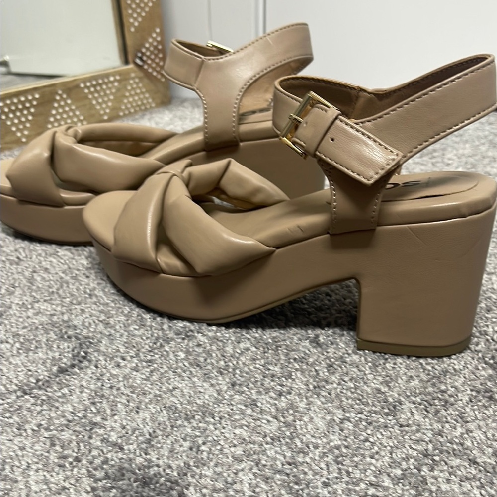 Elegant Tan Platform Sandals